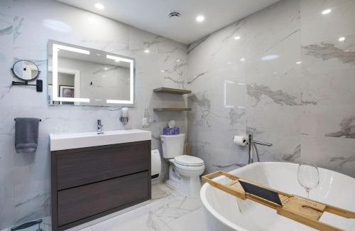 La Petite-Patrie Apartment | Plaza10 - 20 restaurants at under a 10 minute walk