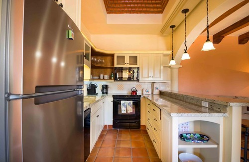 Nopolo House | Pleasant 2 Bed 2 bath, Close to community Pool and Wine bar in Founder area
