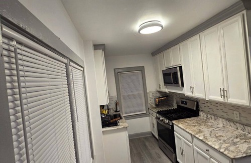 East Orange House | Pleasant 3-bedroom home in East Orange, NJ located close to the train stations.