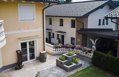 Goldegg Apartment | Pleasant Apartment in Goldegg-Weng with Sauna