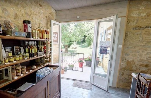 Le Buisson-de-Cadouin Ski Chalet | Pleasant chalet in the Dordogne with shared swimming pool