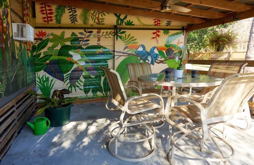 Homosassa Apartment | Pleasant Days Manatee Room