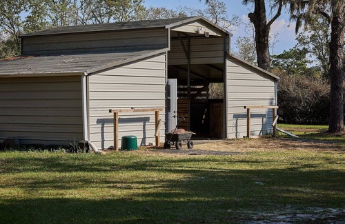 Homosassa Apartment | Pleasant Days Manatee Room