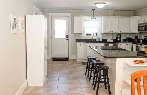 Bridgton House | Pleasant Dutch Retreat