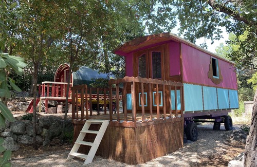 Mougins Cabin | Pleasant gypsy caravan with Jacuzzi 10 min from Cannes