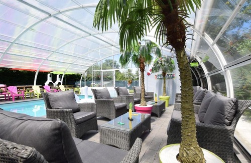 Courtil House | Pleasant Holiday Home with Sauna and Jacuzzi in Courtil