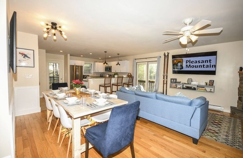 Bridgton Ski Chalet | Pleasant Mountain Slope side Chalet! Moose Pond 3 bed 2.5 baths