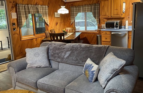 Bridgton House | Pleasant Pine Cottage @ Moose Pond! Lake Access & Assn Pool!