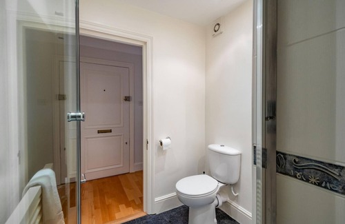 East Putney Apartment | Pleasant Putney home close to the tube station