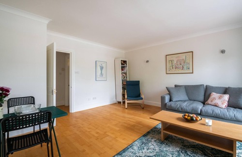 East Putney Apartment | Pleasant Putney home close to the tube station
