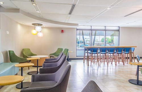 Miami Springs Hotel | Pleasant Stay, Convenient Location! 3 Pleasant Units, Pool, Near Marlins Park