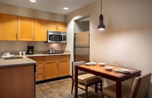 Tempe Resort | Pleasant Stay, Convenient Location! Full Kitchen, Outdoor Pool, Free Breakfast