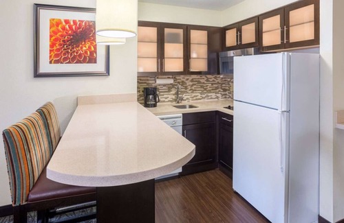 Dunwoody Apartment | Pleasant Stay! Full Kitchen, Free Breakfast! Pet-friendly and Swimming Pool!