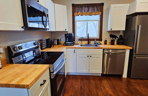 Greenville Apartment | Pleasant Street Retreat -3BD apartment-Direct ATV