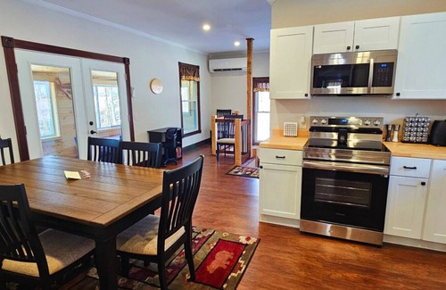 Greenville Apartment | Pleasant Street Retreat -3BD apartment-Direct ATV