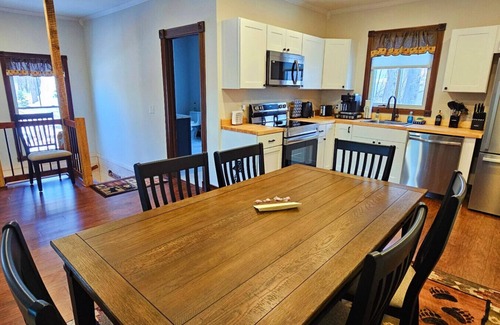 Greenville Apartment | Pleasant Street Retreat -3BD apartment-Direct ATV