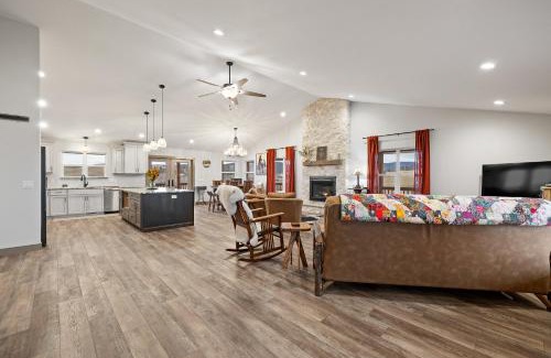 Sturgis House | Pleasant Valley Getaway