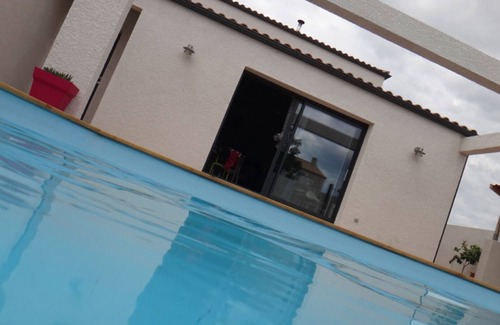 Florensac Villa | Pleasant Villa sleeps 8 in quiet dead end, with pool, close to the sea
