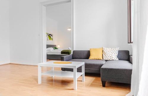 Wahring Apartment | Pleasing 2BR Apt. AKH-Perfect for Groups