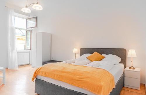 Wahring Apartment | Pleasing 2BR Apt. AKH-Perfect for Groups