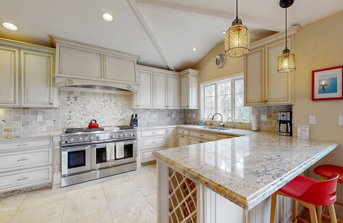 Opal Cliffs House | Pleasure Point Retreat | Hot Tub, Balcony Views & Game Room | Walk to Beach