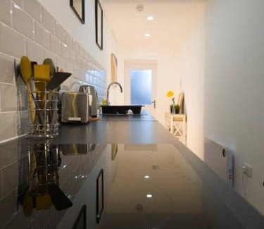 Splott Apartment | Plenty of Parking Available; 3 Bedroom Apartment by Property Promise
