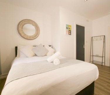Splott Apartment | Plenty of Parking Available; 3 Bedroom Apartment by Property Promise