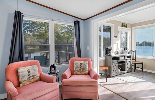 Chapin House | Plum Beautiful | 3 Kings & Hot Tub on Lake Murray