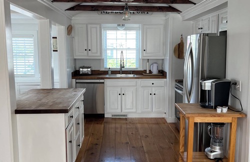 Newbury Cottage | Plum Island Beach Cottage - 4 Minute Walk To Beach!