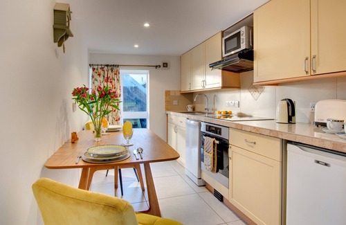 Kelso House | Plum Tree Cottage - One Bedroom House, Sleeps 2