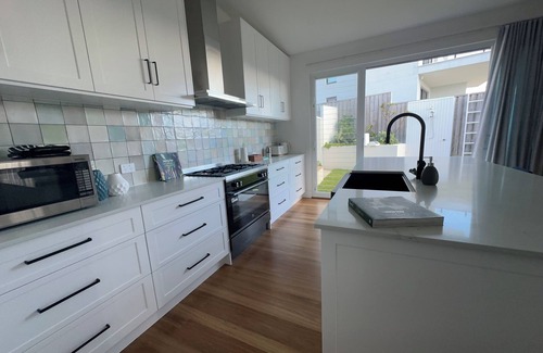 Greenhills Beach Cottage | Plumeria Cottage - Coastal Haven