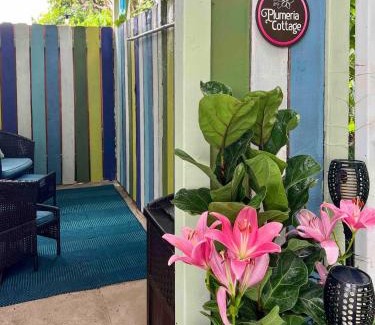 Kailua-Kona House | Plumeria Cottage