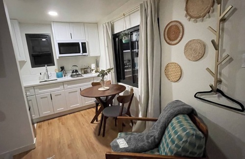 Loma Portal Apartment | Plumosa Park Studio Casita with VIEWS!