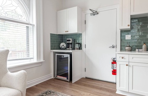 Stratford Apartment | Plums Unit 2: Downtown - King