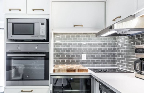 Stratford Apartment | Plums Unit 3: Downtown King