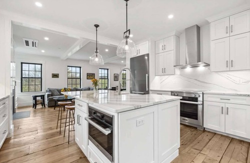 Woodstock House | Plunge Pool, Elevator, Walk to Town | Watkins Farm