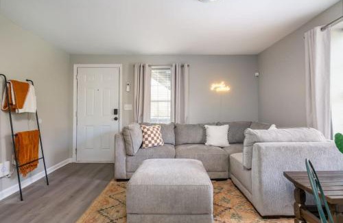 Columbia Apartment | Plush 1 bed APT near Five Points! Bring your pets!