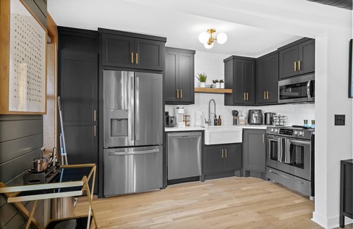 Smithville Apartment | Plush and elegant loft located directly above the town square in Smithville, MO