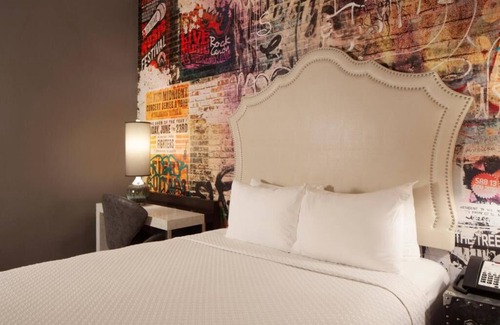 Midtown Hotel | Plush King Bed Stay, Hotel Indigo Atlanta – Unwind Near The Fox