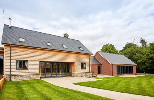 Pudleston House | Poachers Barn, 3 bed luxury house with pool