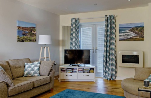 Bishopston House | Pobbles in the beautiful Swansea