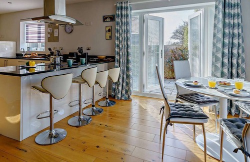 Bishopston House | Pobbles in the beautiful Swansea