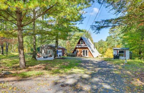 East Stroudsburg House | Pocono Getaway A frame Cabin w/Hot Tub Sauna