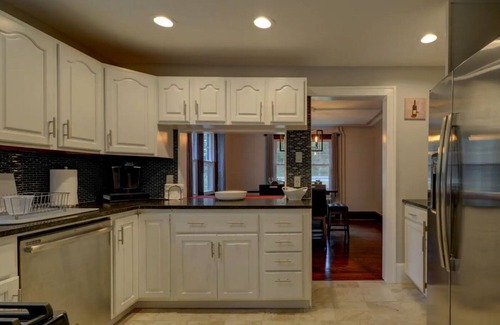 Canadensis House | Pocono Getaway /Hot Tub /Fire Pit /Volleyball /Billiards /Ping Pong /Poker