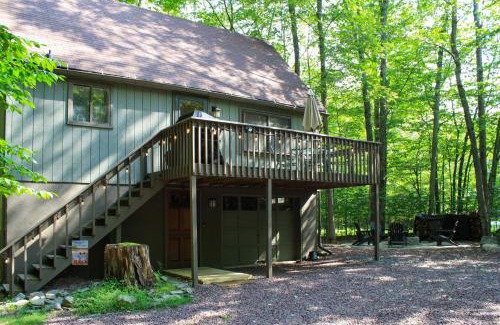 Pocono Lake House | Pocono Lake House Near Skiing and Kalahari Resort!