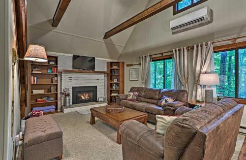 Pocono Lake House | Pocono Lake House Near Skiing and Kalahari Resort!
