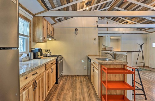 Thornhurst Cabin | Pocono Lake Retreat w/Fire Pit + Private Hot Tub!