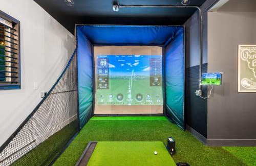 East Stroudsburg House | Pocono Speak Easy Hot Tub Golf Simulator 1920 Bar
