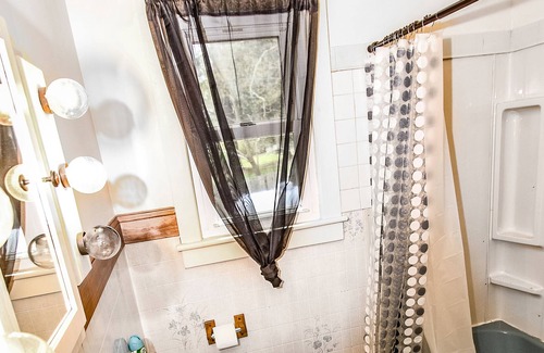 Canadensis House | PoconoRental.House - Free 4th Night - #1 Le Chateau w/8 Bed/8.5 Bath