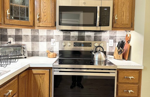 Hamlin House | Poconos Award-Winning Gold Star Resort! - Huge Bar, Arcade, Game Room, Theater!